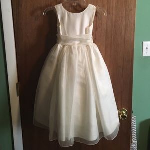 David’s Bridal ivory flower girl dresses
